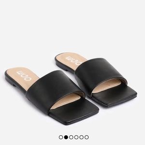 SQUARE TOE FLAT SLIDER
SANDAL IN BLACK FAUX LEATHER